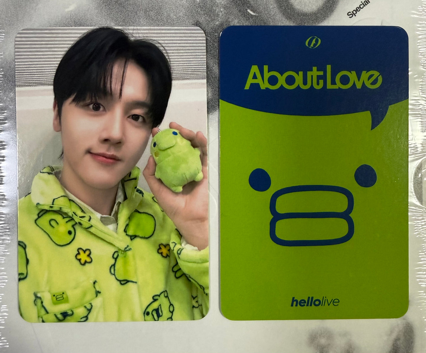 0328 hellolive VC -YOUNGBIN